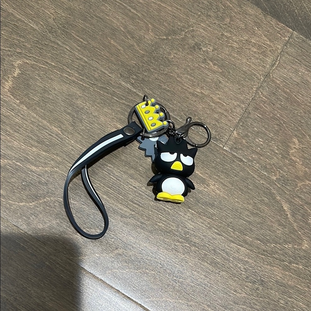 New Black and Yellow Penguin Keychain - Picture 2 of 6